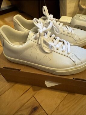 Veja Esplar Leather Classic White Sneakers